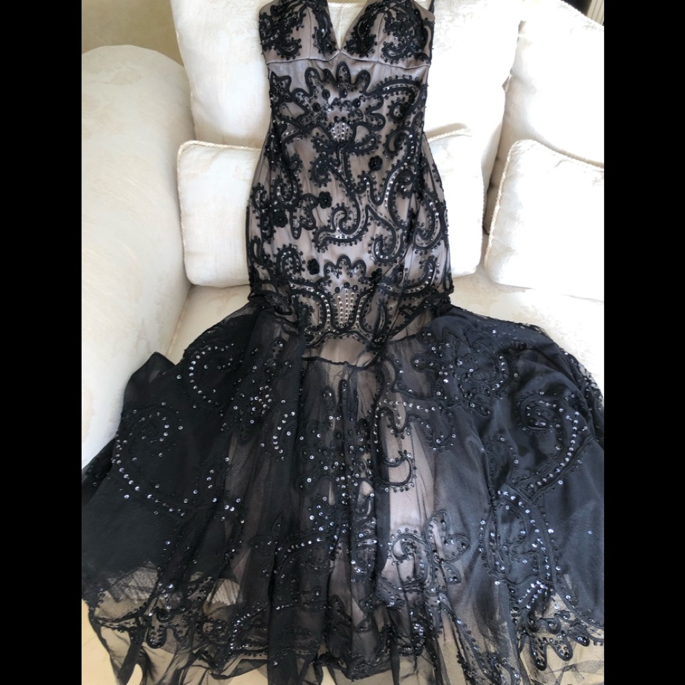 Sue Wong Nocturne Black Lace Halter Evening Gown